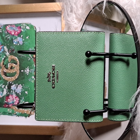 Coach NWTs Bifold Wallet Soft Green Pebbled Leather Wallet - Picture 1 of 10